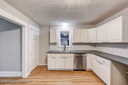 819 Poplar St, Dunmore, PA, 18510-1029 | Card Image