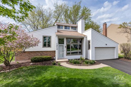 1213 Yorkshire Dr, Naperville, IL, 60563-3332 | Card Image