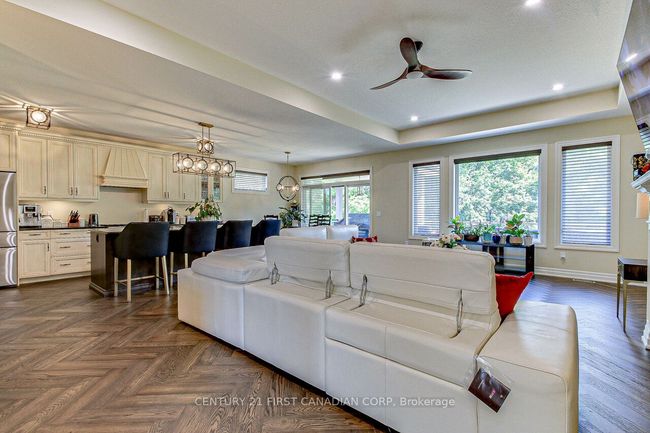 2129 Lockwood Cres, House other with 2 bedrooms, 2 bathrooms and 2 parking in Mount Brydges ON | Image 8