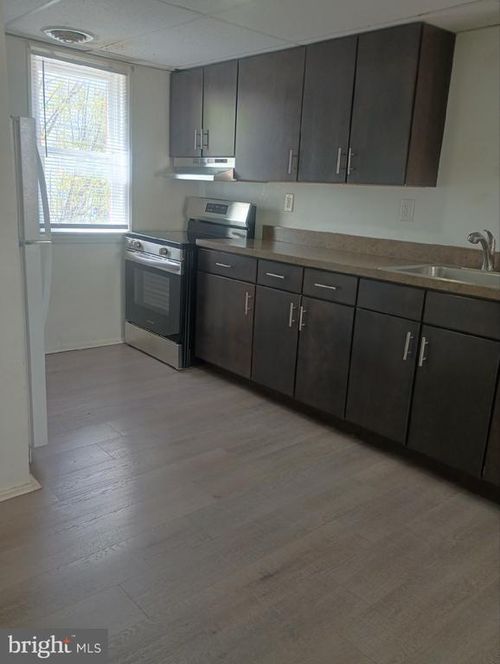 2-201 E Philadelphia St, YORK, PA, 17403-1510 | Card Image