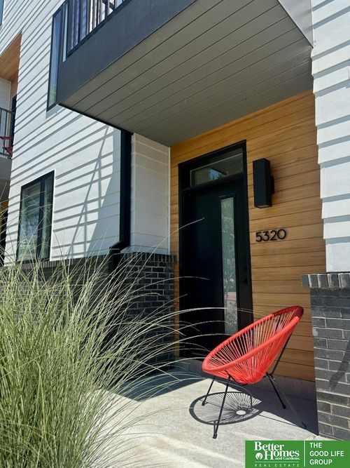 5320 Elmwood Plz, Omaha, NE, 68106-1023 | Card Image
