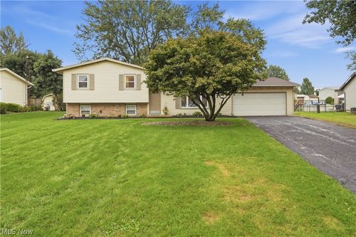 8008 Garnet Ave Ne, Canton, OH, 44721-1725 | Card Image