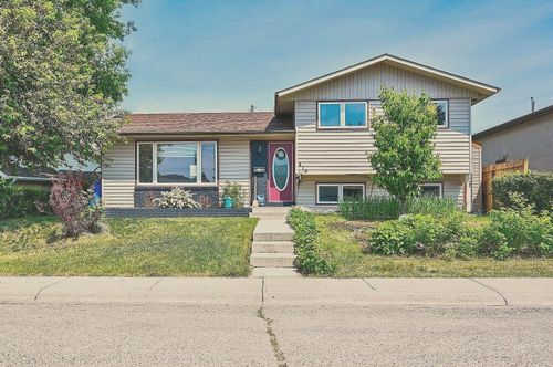 416 Penbrooke Cres Se, Calgary, AB, T2A3T7 | Card Image