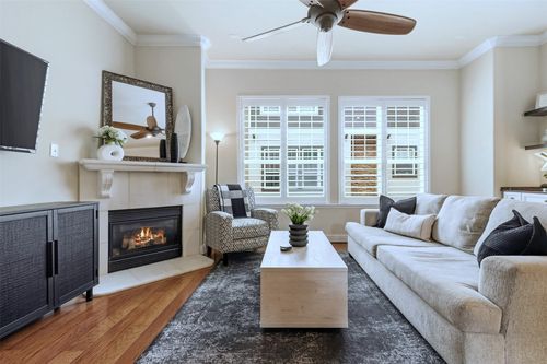 e-4058 Buena Vista St, Dallas, TX, 75204-1701 | Card Image