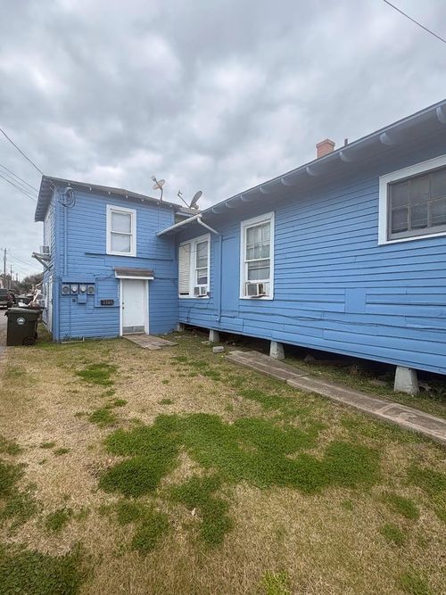 rear-2205 33rd St, Galveston, TX, 77550-7596 | Card Image
