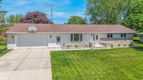 368 E Jefferson Avenue, Cleveland, WI, 53015 | Card Image