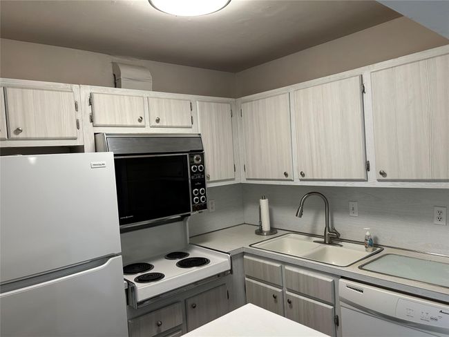 APT-814 - 180 Cypress Club Dr, Condo with 1 bedrooms, 2 bathrooms and null parking in Pompano Beach FL | Image 5