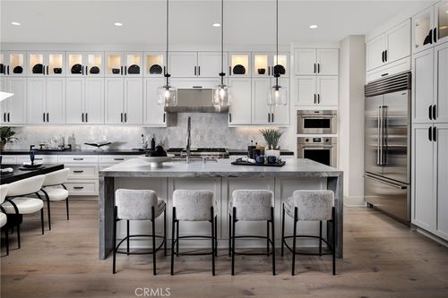 113 Apron, Irvine, CA, 92618 | Card Image