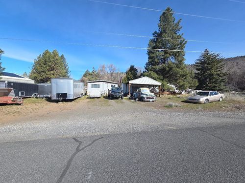 11727 Clovis Dr, Klamath Falls, OR, 97603-9471 | Card Image