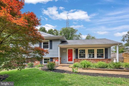 702 Williamsburg Rd, STERLING, VA, 20164-3438 | Card Image
