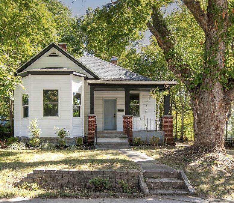 940 S Missouri Ave, For Sale in Springfield - eXp Realty
