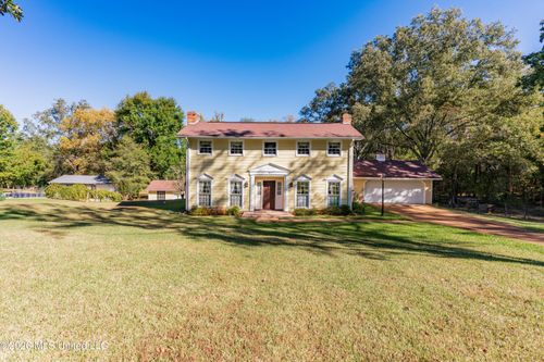 117 Castlewood Dr, Clinton, MS, 39056-2233 | Card Image