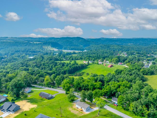 1826 Loop Rd, House other with 3 bedrooms, 2 bathrooms and null parking in La Follette TN | Image 32