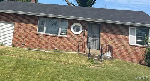 9223 Riverwood Dr, Jennings, MO, 63136-5040 | Card Image