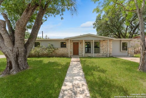 202 Hillview Dr, Universal City, TX, 78148-4117 | Card Image