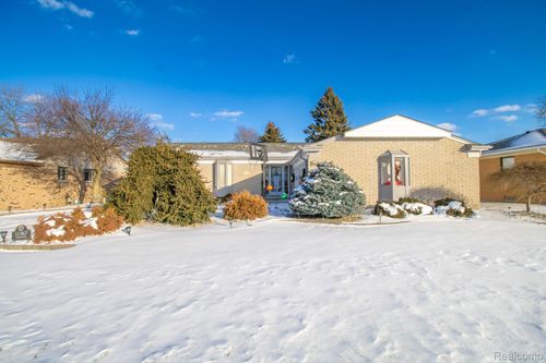 11367 Suffolk Dr, Southgate, MI, 48195-3356 | Card Image