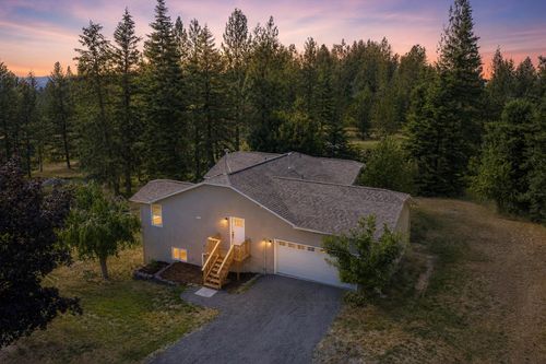 15519 E Tallman Rd, Chattaroy, WA, 99003-8576 | Card Image
