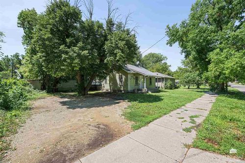 609 Allen, Manhattan, KS, 66502 | Card Image