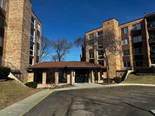 apt-152-500 W Huntington Commons Rd, Mount Prospect, IL, 60056-5253 | Card Image