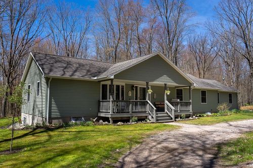 2795 Spruce Hill Dr, Farwell, MI, 48622-9623 | Card Image