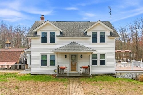 40 Providence St, Uxbridge, MA, 01569 | Card Image
