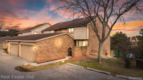 5273 Wright Way E, West Bloomfield, MI, 48322-2116 | Card Image