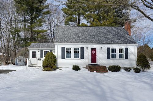 5 Castle Ave, Medfield, MA, 02052-1704 | Card Image