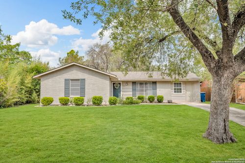 8211 Berrycreek Dr, San Antonio, TX, 78218-2402 | Card Image