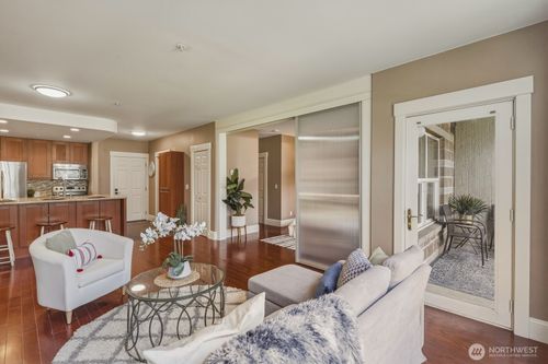 201-3221 Sw Avalon Way, Seattle, WA, 98126-4423 | Card Image