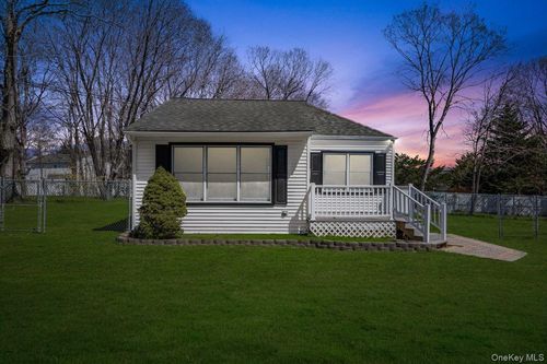 819 Canal Rd, Mount Sinai, NY, 11766-3312 | Card Image