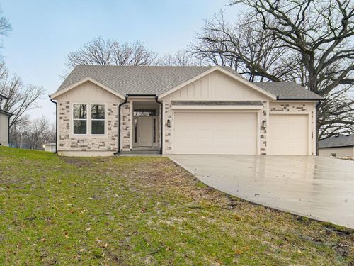 4725 Ne Winn Road, Kansas City, MO, 64117 | Card Image