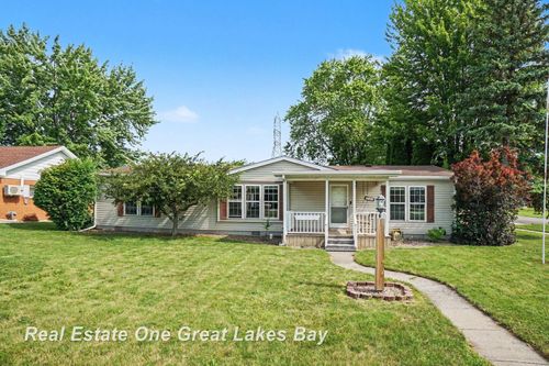 760 Doro Ln, Zilwaukee, MI, 48604-1109 | Card Image