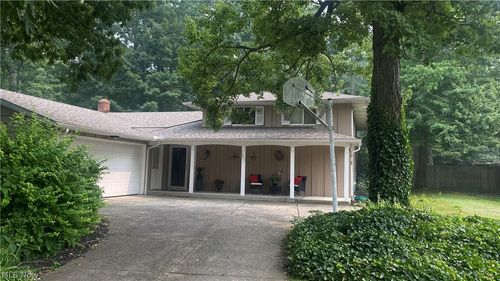 27561 Linwood Cir, North Olmsted, OH, 44070-2515 | Card Image
