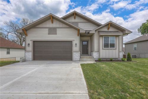 207 Blackjack Ave, Lone Jack, MO, 64070-8151 | Card Image