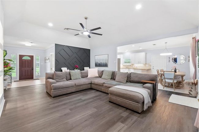 8518 Kerr Dr, House other with 3 bedrooms, 2 bathrooms and 2 parking in Tomball TX | Image 11
