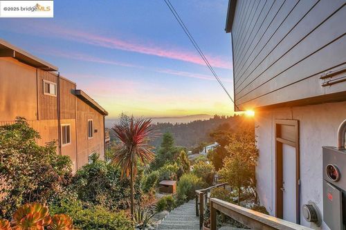 7315 Skyline Blvd, Oakland, CA, 94611-1121 | Card Image