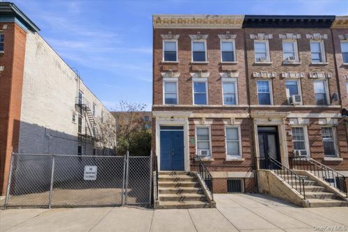 92 Elliott Ave, Yonkers, NY, 10705-2131 | Card Image
