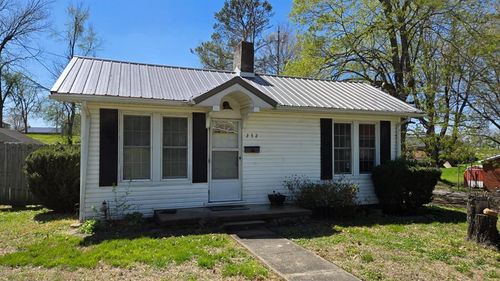 232 W Obannon St, Morganfield, KY, 42437-1421 | Card Image