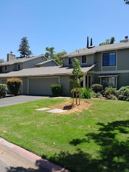 122-4727 E Alamos Ave, Fresno, CA, 93726-1461 | Card Image