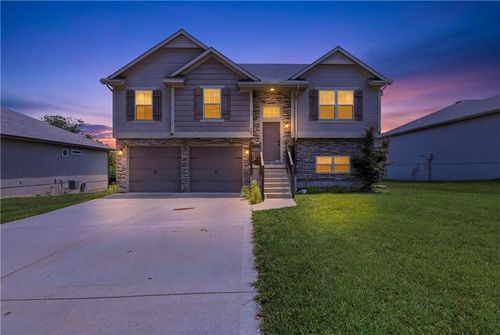 809 N Whispering Hills Dr, Lone Jack, MO, 64070-9314 | Card Image