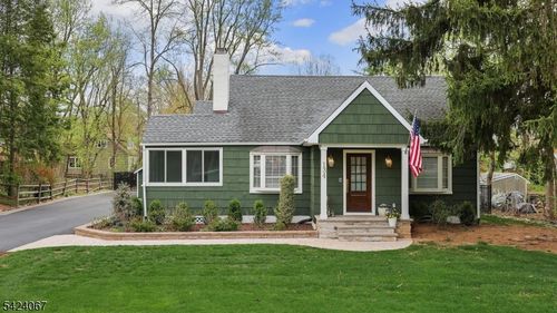 134 W Oak St, Basking Ridge, NJ, 07920-1742 | Card Image