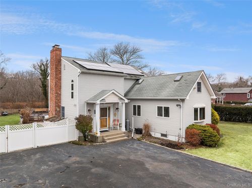 147 Brookside Ave, Babylon, NY, 11703-4922 | Card Image