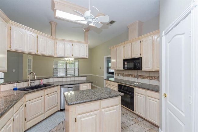 9 Cay Ct, House other with 3 bedrooms, 2 bathrooms and 2 parking in Angleton TX | Image 13