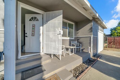 5558 8th St, Keyes, CA, 95328-9755 | Card Image