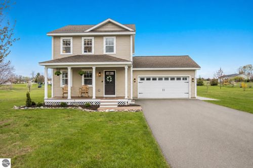 338 Kratky Dr, Traverse City, MI, 49696-1181 | Card Image