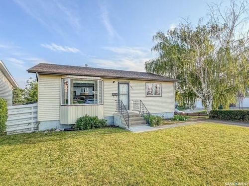 385 Aspen Drive, Swift Current, SK, S9H3Z8 | Card Image