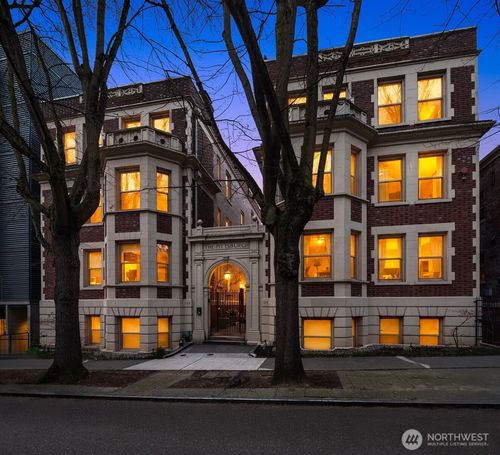 g-129 Warren Ave N, Seattle, WA, 98109-4972 | Card Image