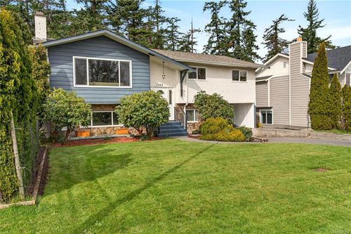 1503 Edgemont Rd, Victoria, BC, V8N4P7 | Card Image