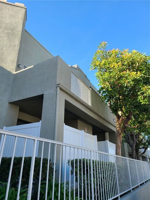 apt-203-17661 Sergio Cir, Huntington Beach, CA, 92647-6963 | Card Image