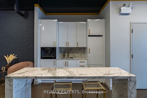 207-7777 Weston Rd, Vaughan, ON, L4L0G9 | Card Image